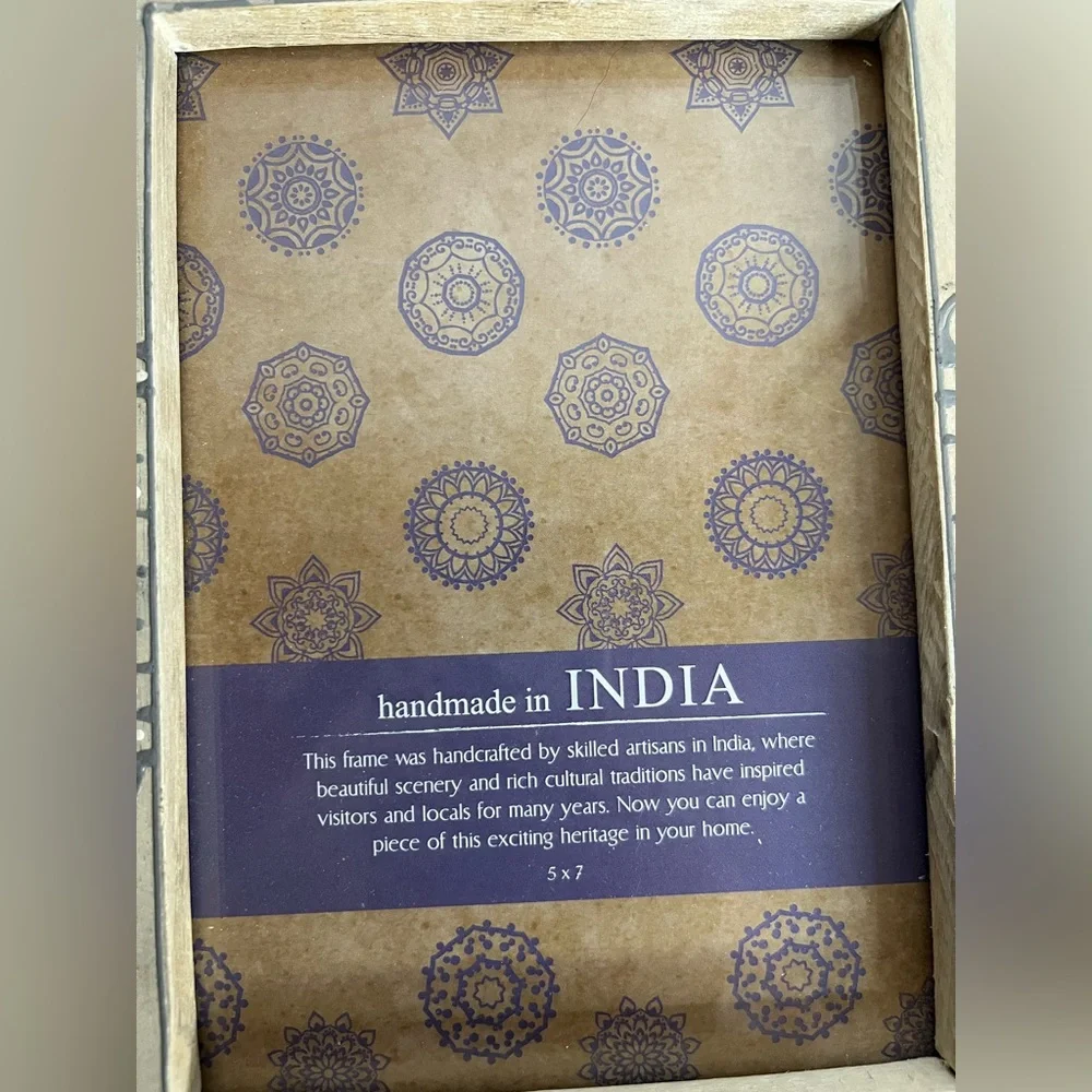 Photo Frame Gray Stained Wood With Delicate Dark Gray and White Design India 4x6